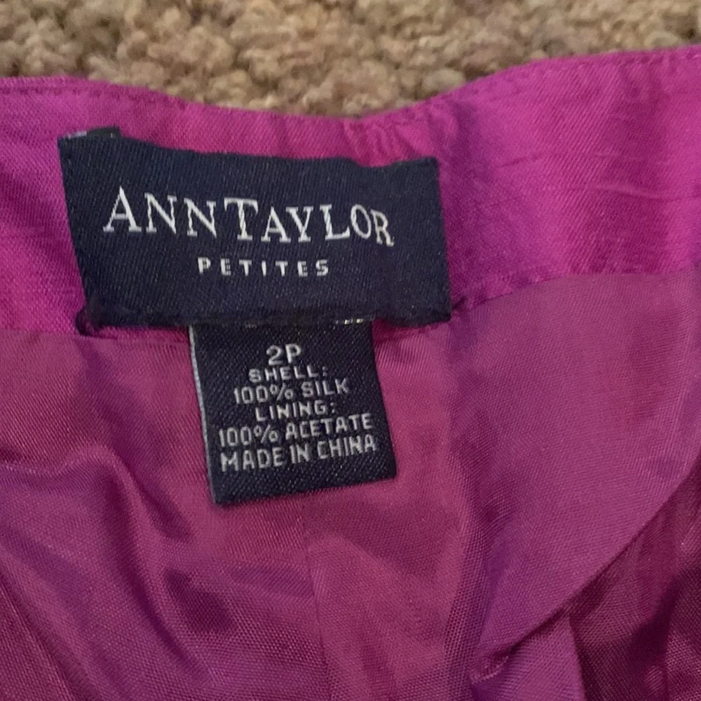 Woman’s Ann Taylor petite capri pants - Picture 3 of 3